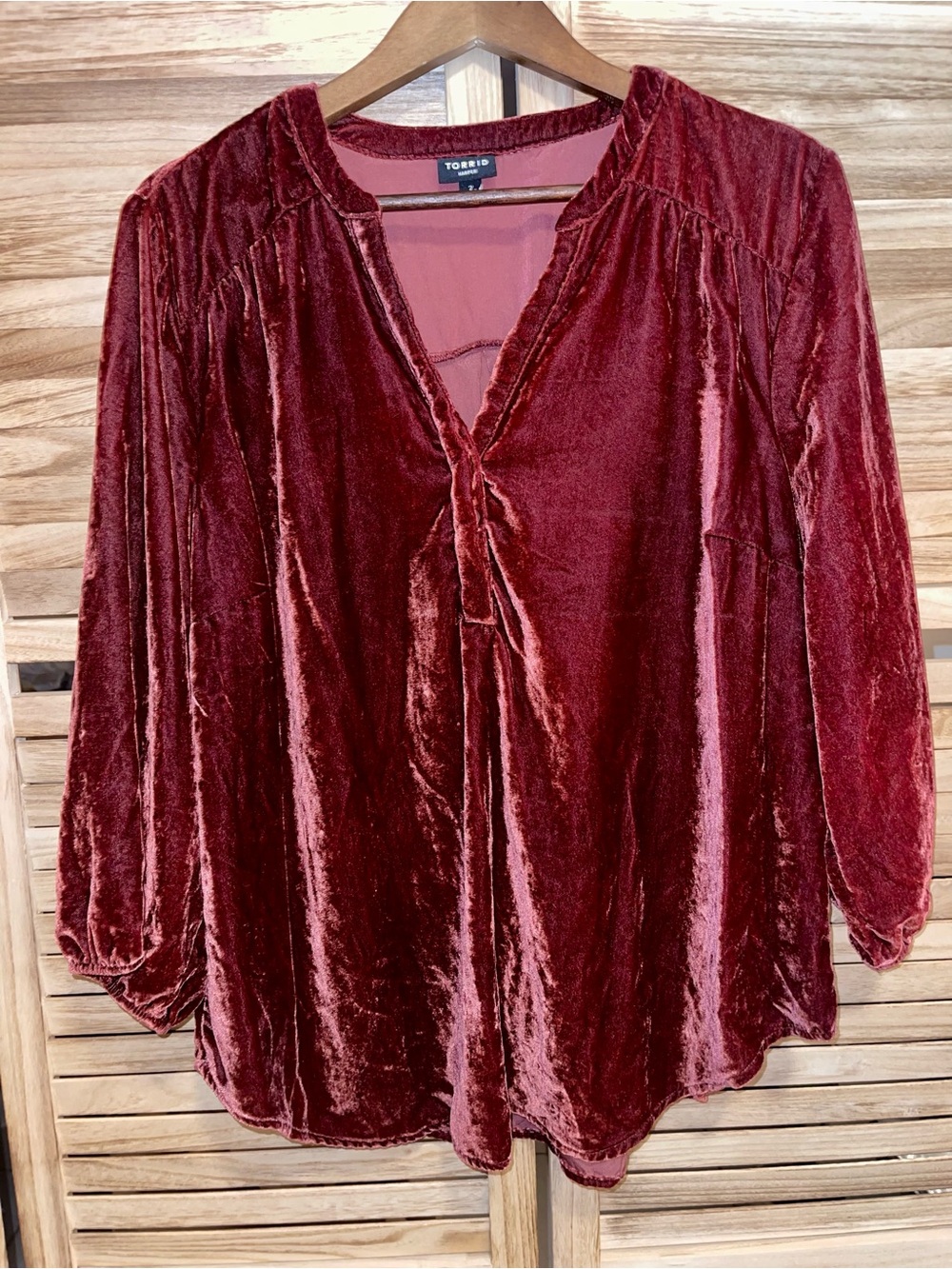 Torrid Harper Deep Rust Crushed Velvet V-Neck Long Sleeve Top Size 2 Fall Ready - Picture 2 of 10